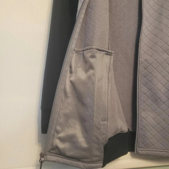 The North Face Womans Gray/Black  Quilted Jacket,M/M. - Picture 5 of 9